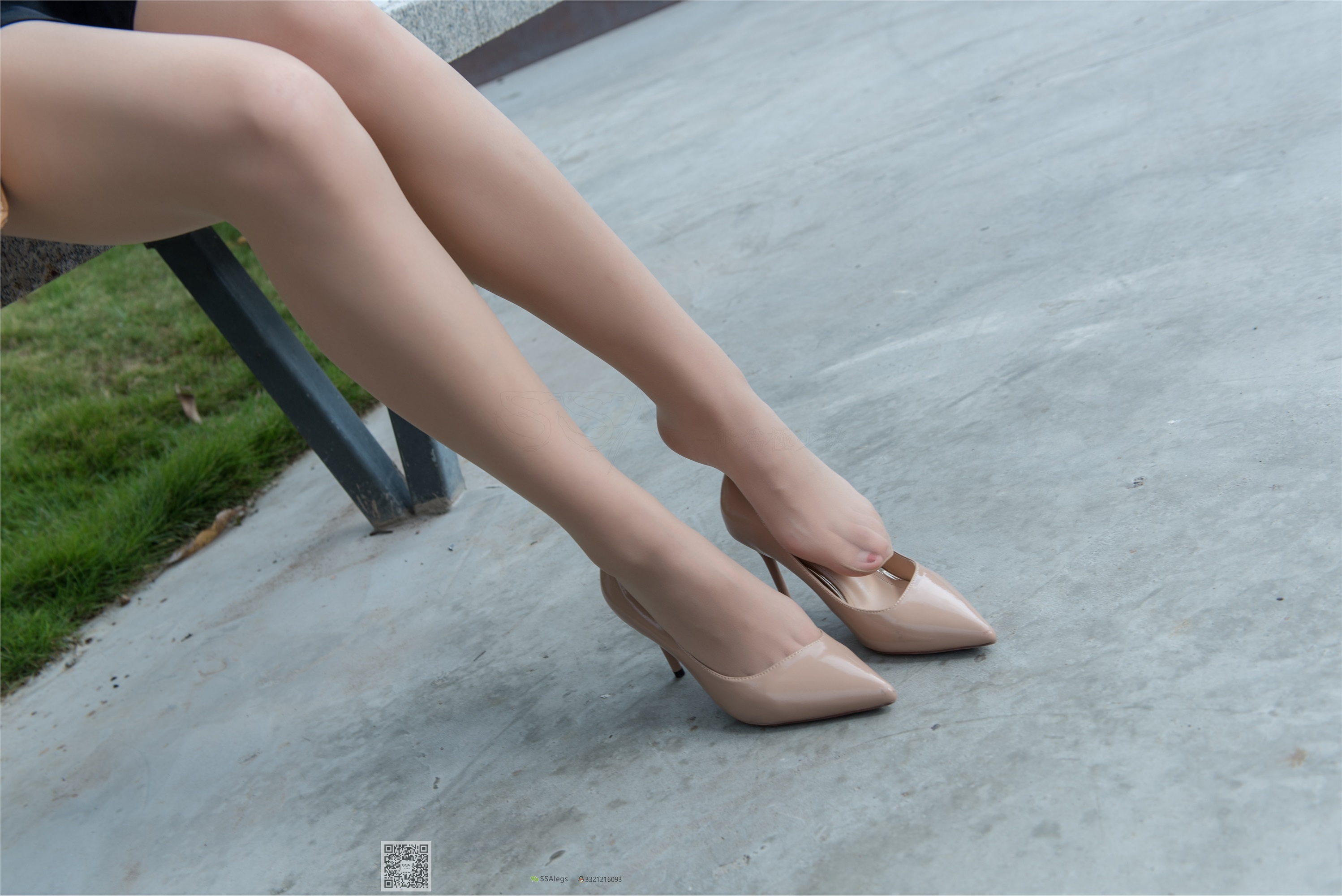 SSA丝社 NO.024 芷沫 高冷混血女王芷沫肉丝街拍